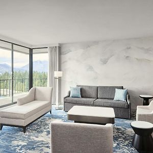 Panoramic One-Bedroom King Suite